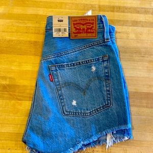 Levi’s jean shorts light wash
